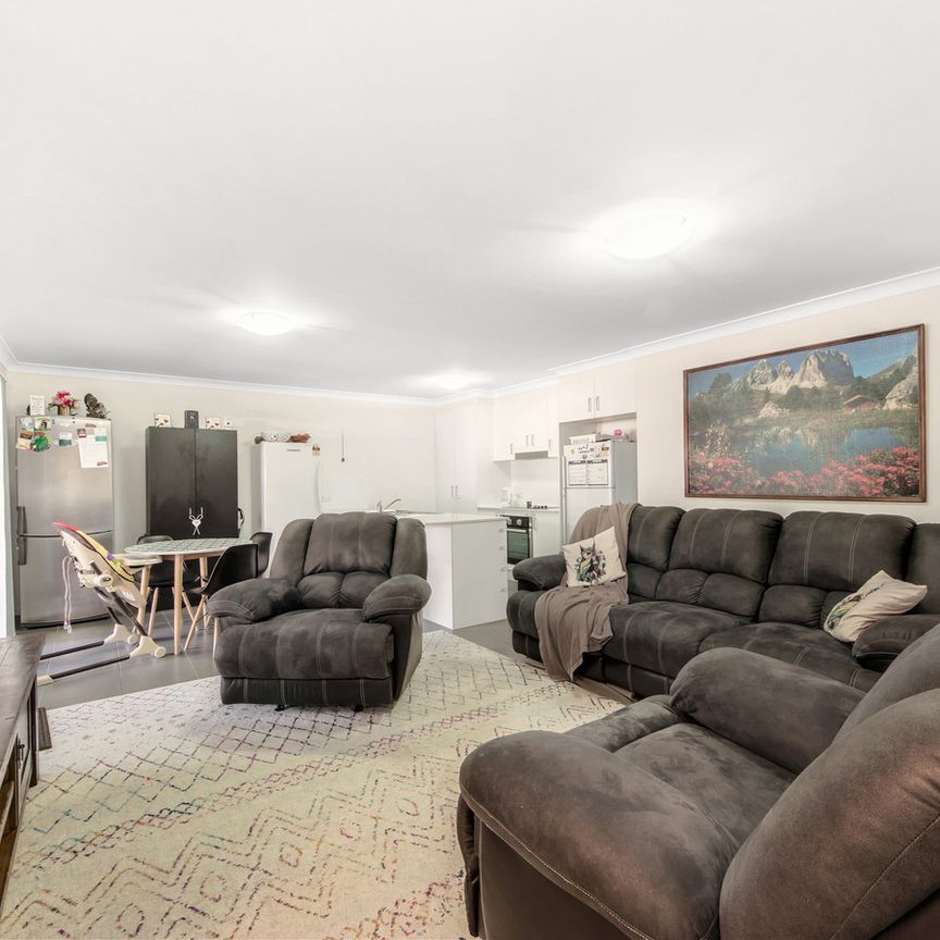 Neat home in a quiet street - Photo 1