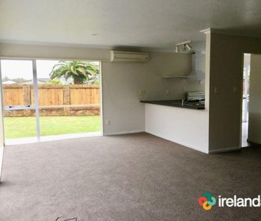 Furnished Room in Warm Beach House - Photo 2