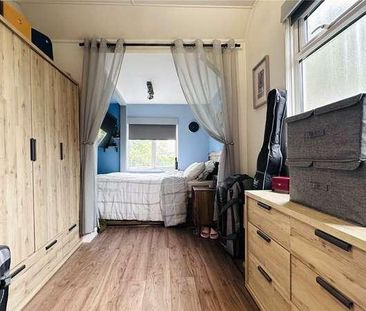 Laleham Reach, Chertsey, Surrey, KT16 - Photo 2