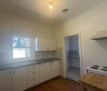 Cozy 3-Bedroom Home in Central Bathurst - Photo 3