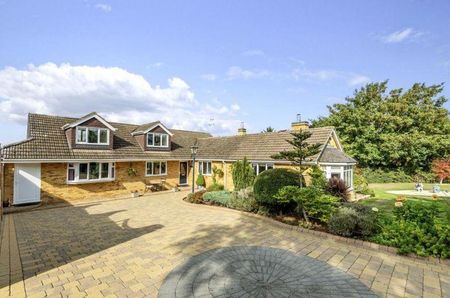 4 bedroom detached house to rent - Photo 3