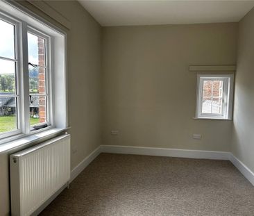 2 bedroom semi-detached house to rent - Photo 2