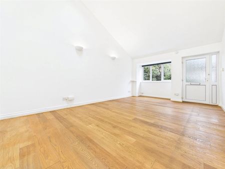 Tudor Avenue, Hampton, TW12 - Photo 2