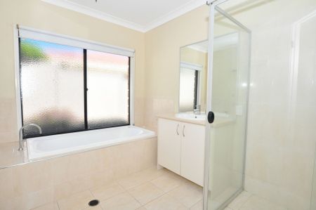 Large family home in Seabreeze Estate - Photo 5