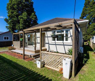 Tidy & Spacious 2-Bedroom Home - Great Location - Photo 4