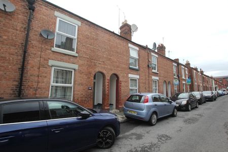 2 Bedroom HOUSE, Chester - Photo 5