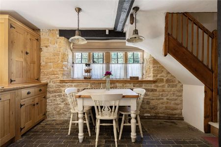 Grade II* listed Manor Farmhouse - Photo 4