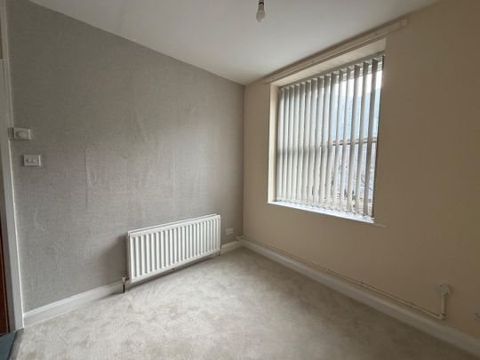 ONE BEDROOM FLAT - Photo 1
