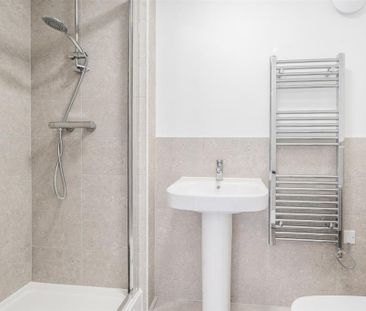 3 bedroom semi-detached house to rent - Photo 6