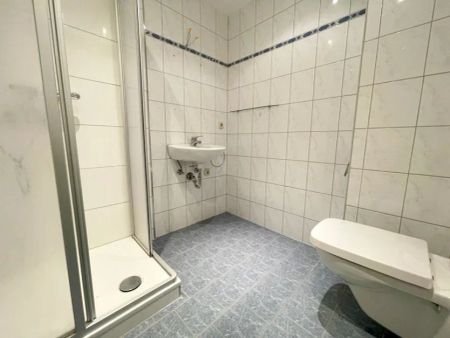 Familienfreundliche 4-Raum-Dachgeschosswohnung mit 2 Bädern, Balkon + Stellplatz in Chemnitz-Kappel - Photo 3