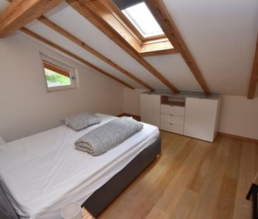 Elegantes und geräumiges Dachgeschoss - Photo 6