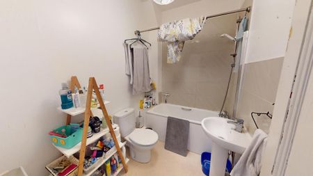 2 bedroom flat to rent - Photo 5