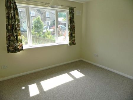 2 bed bungalow to rent in Offham Road, West Malling, ME19 - Photo 2