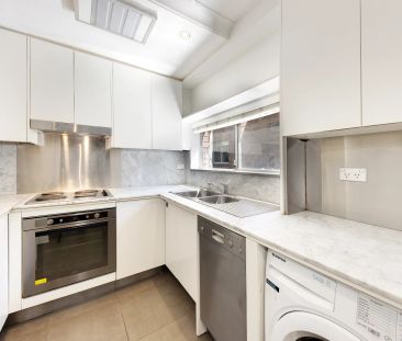 Unique Townhouse Style Split Level Apartment - Photo 1