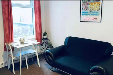 3 Bed Terraced House, Dorset Road, CV1 - Photo 3