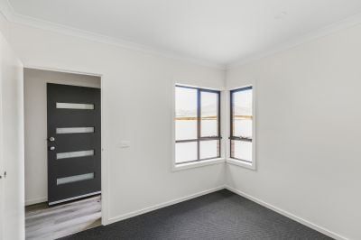 Neat 2 Bedroom unit - Photo 1