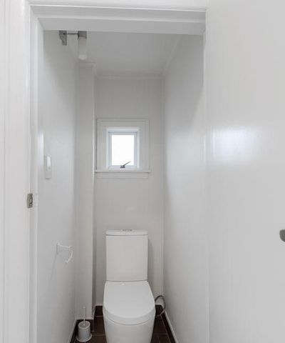 Hillsborough living! - Photo 2