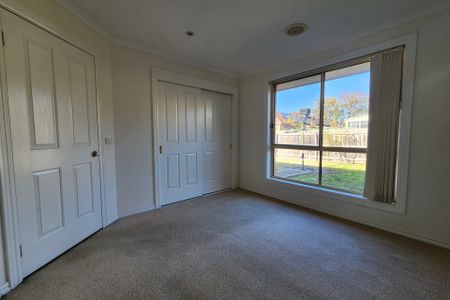 Perfect Location! - Photo 3