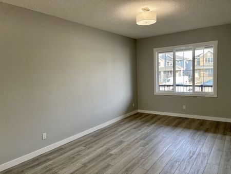 21475 Sheriff King Street Southwest, Calgary - Photo 3