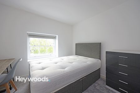 House of multiple occupation to rent in Room 2, Ironmarket - Photo 3