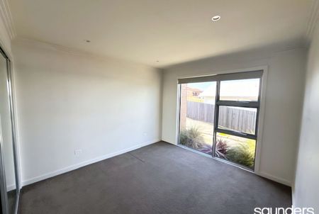 Modern unit - Photo 4