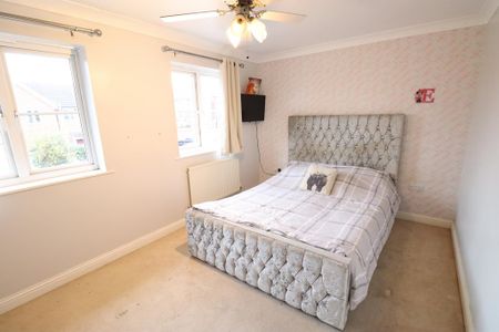 3 bedroom end of terrace house to rent - Photo 3