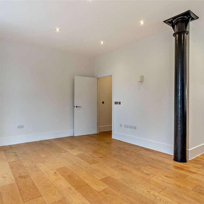 Luxury two-bedroom apartment in prime location near the station - Photo 1