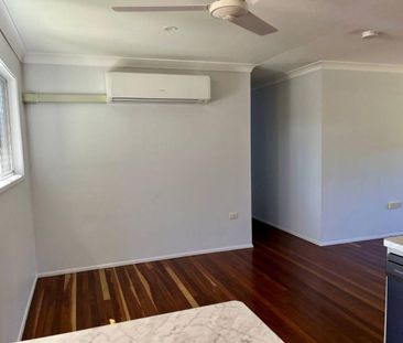 Modern Highset Home in Norman Gardens ! - Photo 5