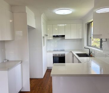Beautifully Renovated 4-Bedroom Family Home in a Quiet & Convenient... - Photo 1