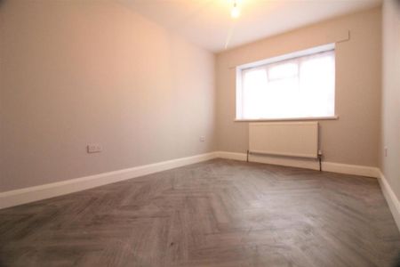 3 bedroom detached bungalow to rent - Photo 4