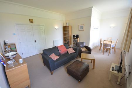 Cavendish Walk, Epsom, KT19 8BP - Photo 2