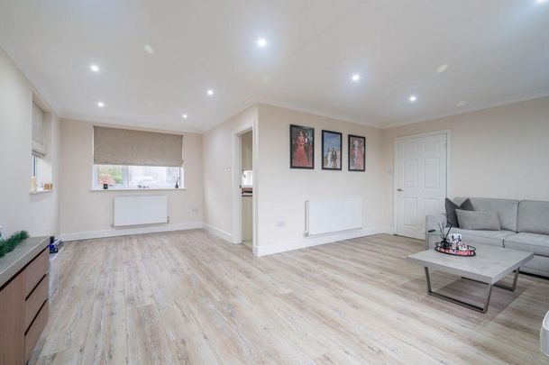 4 bedroom bungalow to rent - Photo 1