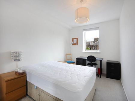 2 bed Flat to rent - Photo 5