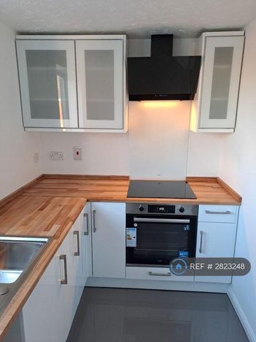 2 bedroom flat to rent - Photo 4
