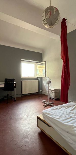 Location T1 Meublé 35m² Marseille 13001 Place aux Huiles - Photo 1