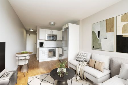 798 Richmond Street West - Photo 2