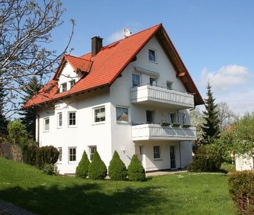 Dreiraumwohnung mit großem Balkon in ländlicher Umgebung! - Foto 1