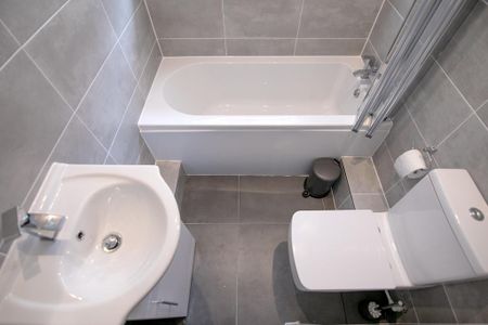 6 bedroom terraced house to rent - Photo 2