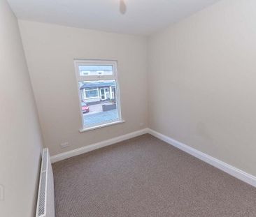 33 Reaville Park, Dundonald, Belfast, BT16 2AR - Photo 2