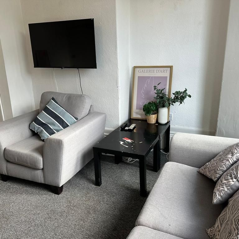 6 bedroom house to rent - Photo 1