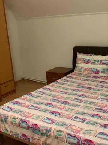 De închiriat vilă superbă în Roman! - Fotografie 4