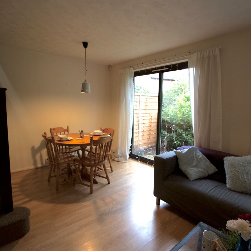 11 Hinchin Brook, NG7 2EF, NOTTINGHAM - Photo 1