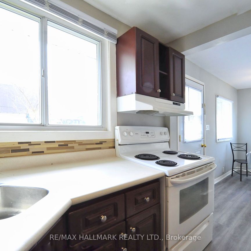 Detached Home For Lease | N8093414 - Photo 1