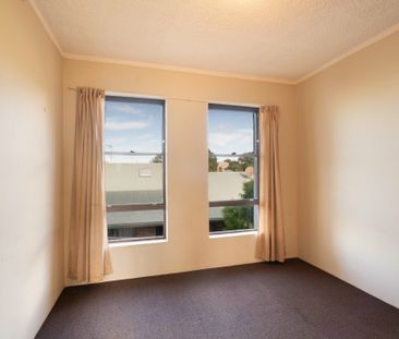Tidy Unit Close to Town - Photo 2
