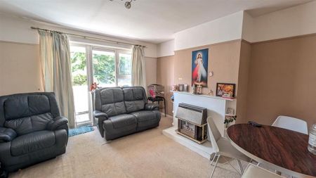 3 bedroom flat to rent - Photo 2