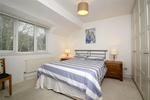 Barrington Lodge, Princes Road, KT13 - Photo 1