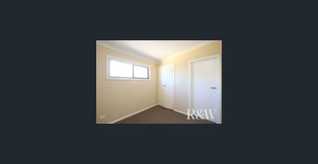 LOW MAINTENANCE LIVING! - Photo 3