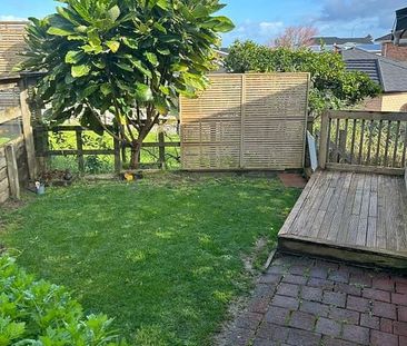 Charming 2BR Howick Haven w/ Garden - Photo 6