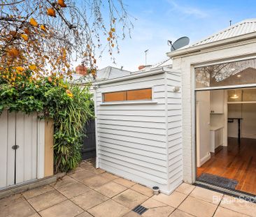 STUNNING TWO BEDROOM HOME, BEAUTIFULLY UPDATED! - Photo 4