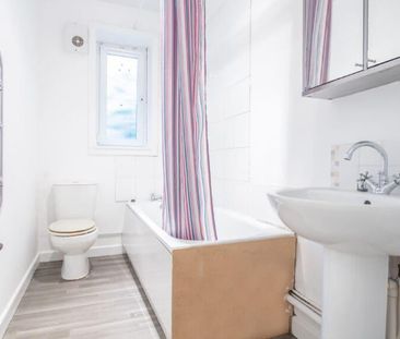 Property to rent - Photo 2